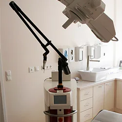 Lasergerät für Photodynamische Therapie in der Hautarztpraxis Konstanz